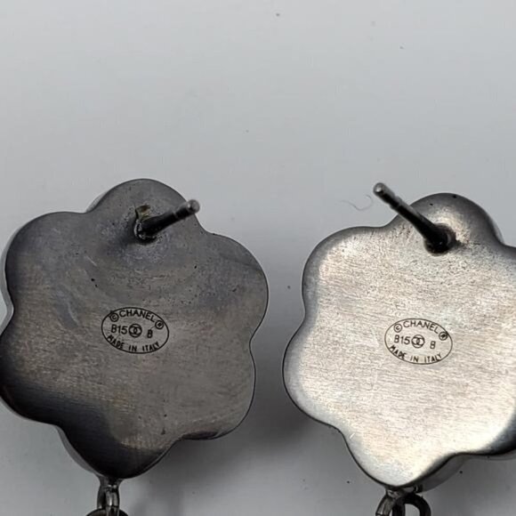 CHANEL Dark Grey CC Pearl Stud Earrings - Picture 10 of 11